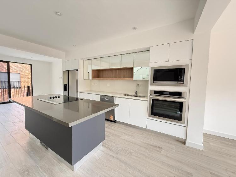 Casa en Renta zona 13 / Iridia Homes