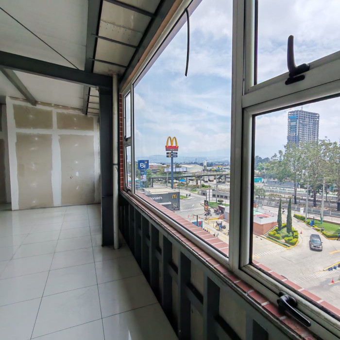 Rento Oficina Comercial en plaza Canadá zona 12 - Miniatura 14
