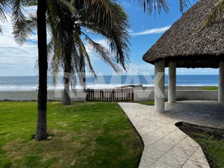 CASA FRENTE AL MAR EN VENTA - Image 2