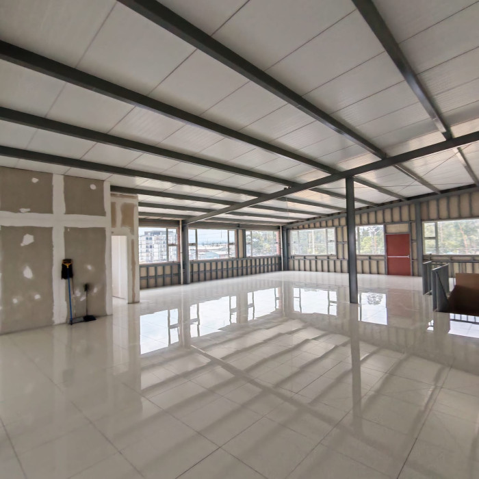 Rento Oficina Comercial en plaza Canadá zona 12 - Image 5