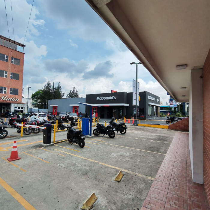 Rento Oficina Comercial en plaza Canadá zona 12 - Miniatura 23