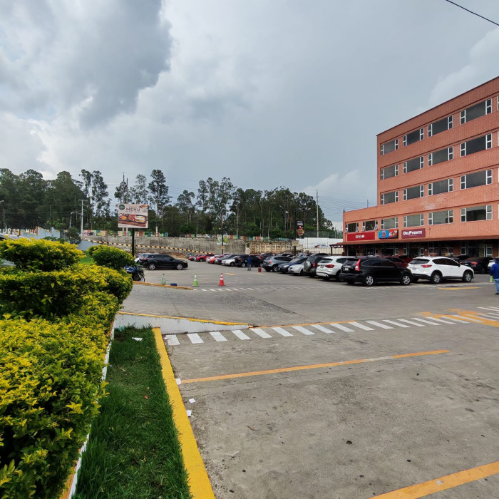 Rento Oficina Comercial zona 12 Plaza Canada - Miniatura 13