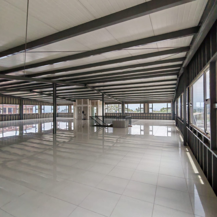 Rento Oficina Comercial en plaza Canadá zona 12 - Miniatura 11